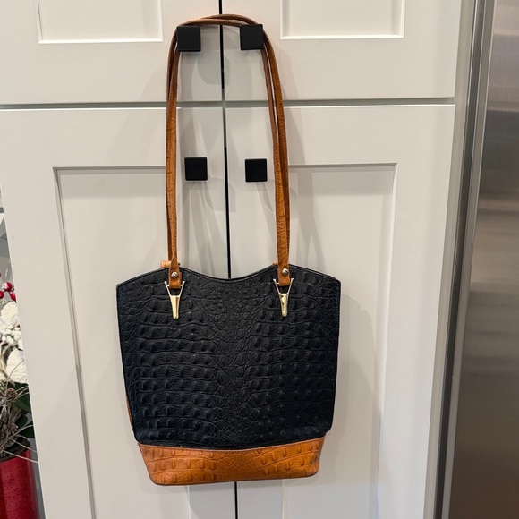 Chic Black and Tan Shoulder Bag - Picture 2 of 9